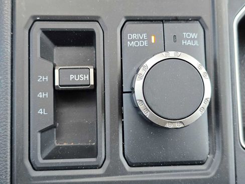 Used 2024 Toyota Tundra Limited AWD/4WD image 38