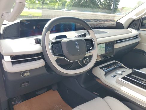 New 2026 Lincoln Navigator Reserve w/ Jet Appearance Package AWD/4WD image 14