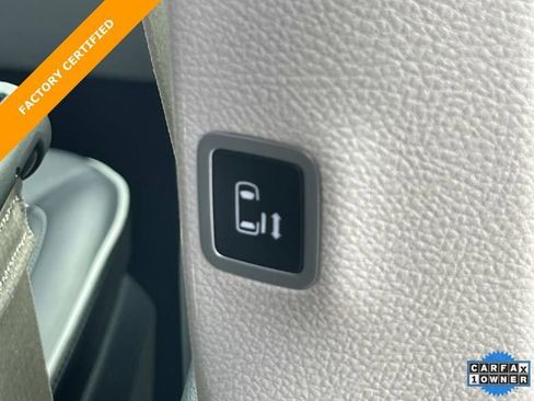 Certified 2024 Chrysler Pacifica Limited image 24