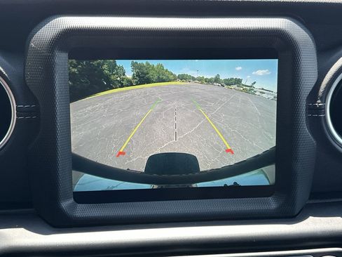 Used 2022 Jeep Wrangler Unlimited Sahara w/ Cold Weather Group image 15