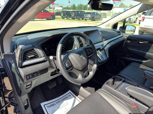 Used 2025 Honda Odyssey Touring image 10