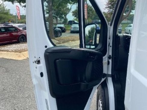 Used 2024 RAM ProMaster 2500 w/ Convenience Group FWD image 12