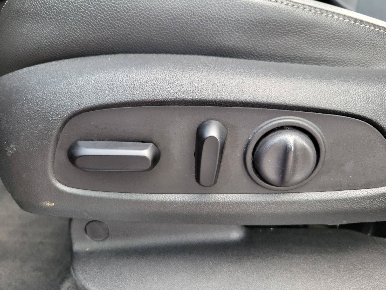 Used 2020 Chevrolet Equinox Premier FWD image 11