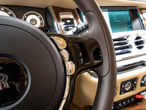 Used 2015 Rolls-Royce Wraith RWD image 73