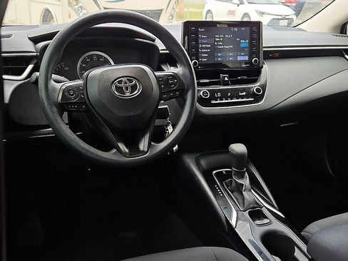 Used 2022 Toyota Corolla LE FWD image 18