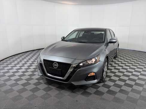 Used 2022 Nissan Altima 2.5 S image 2