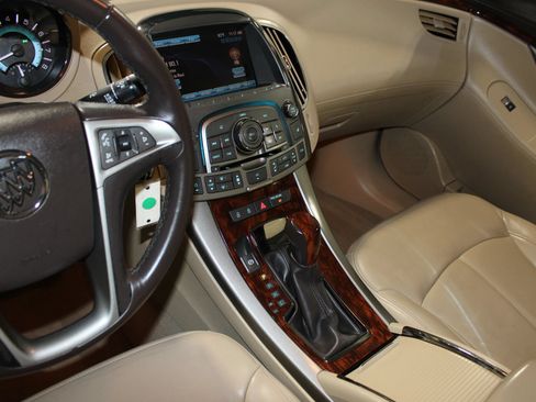 Used 2013 Buick LaCrosse Leather w/ Entertainment Package FWD image 12