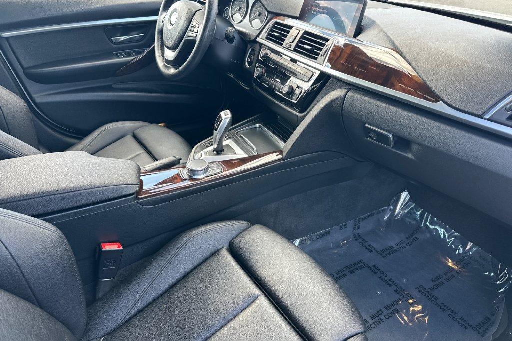 Used 2017 BMW 330e RWD image 17