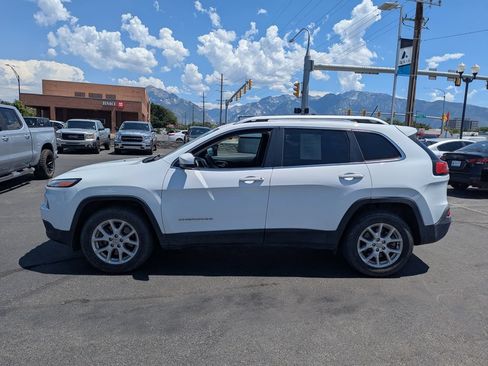 Used 2018 Jeep Cherokee Latitude w/ Cold Weather Group AWD/4WD image 8