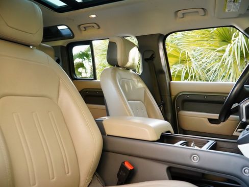 Used 2020 Land Rover Defender 110 HSE image 13