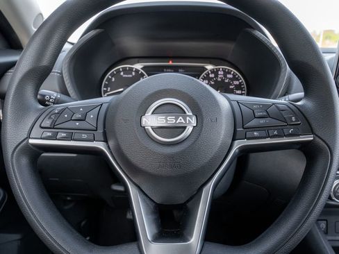 Used 2025 Nissan Sentra SV image 17