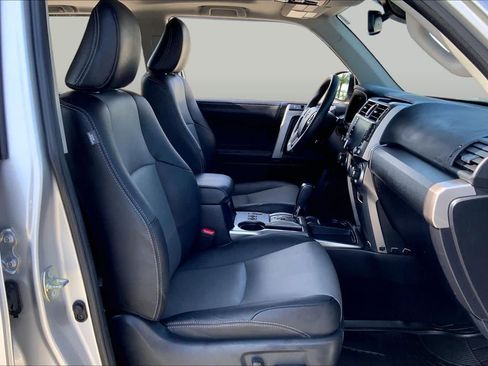 Used 2022 Toyota 4Runner SR5 Premium w/ Moonroof Package RWD image 9
