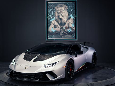 Used 2018 Lamborghini Huracan Performante AWD/4WD image 45