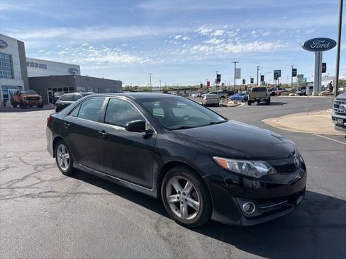 Used 2014 Toyota Camry SE FWD image 2