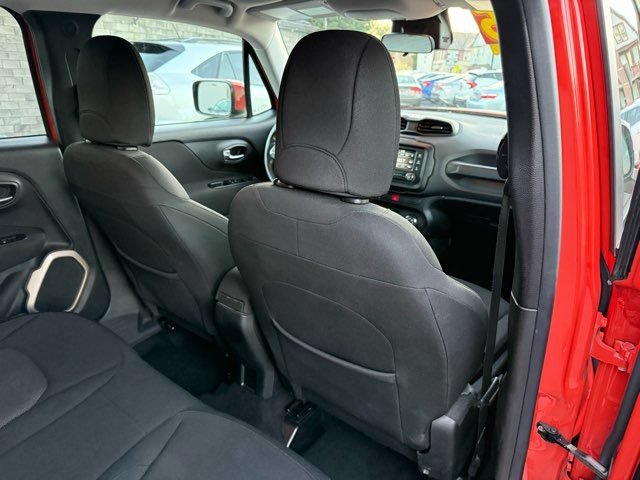 Used 2015 Jeep Renegade Latitude AWD/4WD image 16