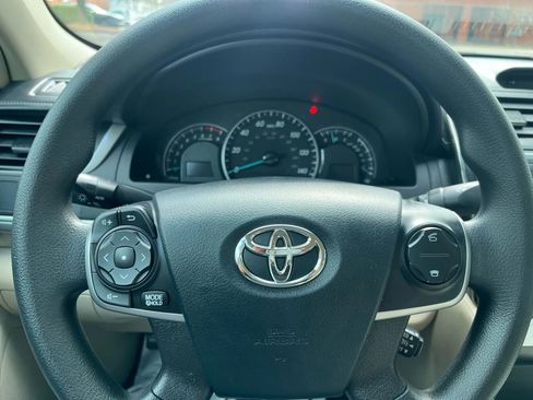 Used 2012 Toyota Camry LE image 12