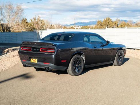 Used 2018 Dodge Challenger SXT image 4