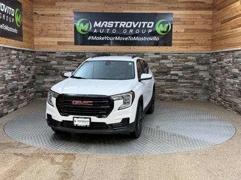 Used 2022 GMC Terrain SLE w/ Driver Convenience Package image 4