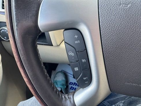 Used 2013 Cadillac Escalade Premium image 23