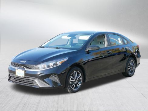 Used 2022 Kia Forte LXS image 3