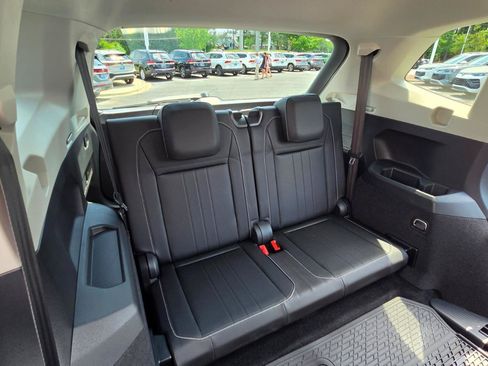 Certified 2023 Volkswagen Tiguan SE w/ Panoramic Sunroof Package FWD image 49