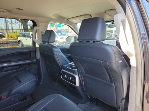 Used 2024 Ford Expedition XLT image 26