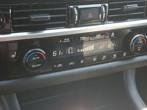 Used 2024 Nissan Pathfinder SL w/ SL Premium Package AWD/4WD image 17