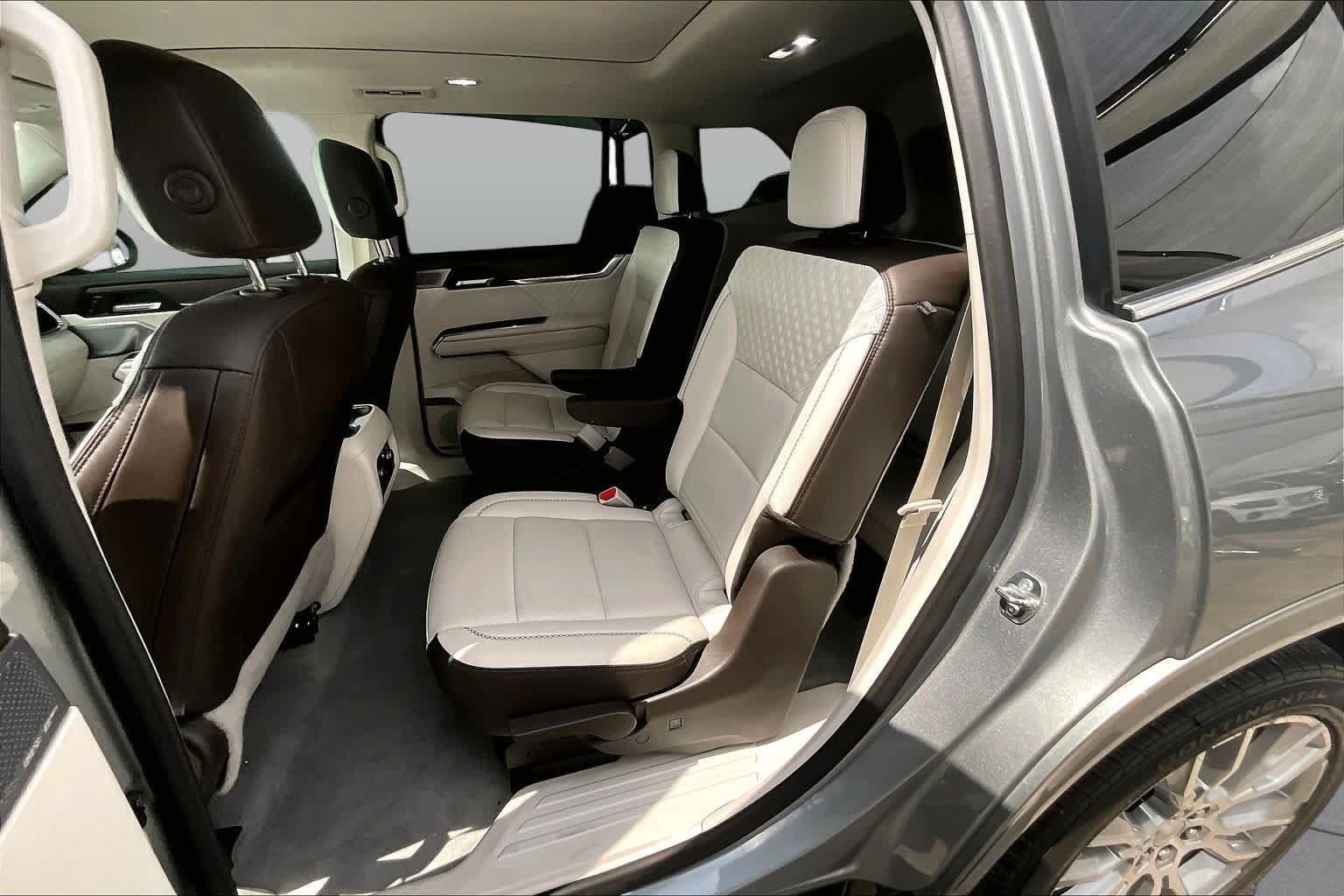 Used 2024 GMC Acadia Denali w/ Super Cruise Package FWD image 21