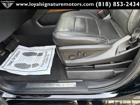 Used 2020 GMC Yukon Denali w/ Denali Ultimate Package image 27