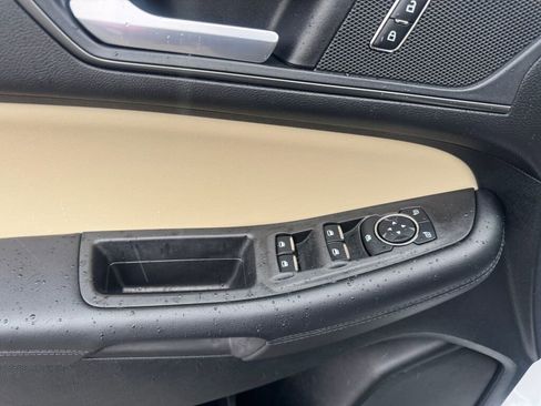 Used 2024 Ford Edge SE image 10