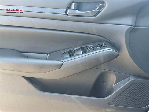 Used 2025 Nissan Altima 2.5 S FWD image 18