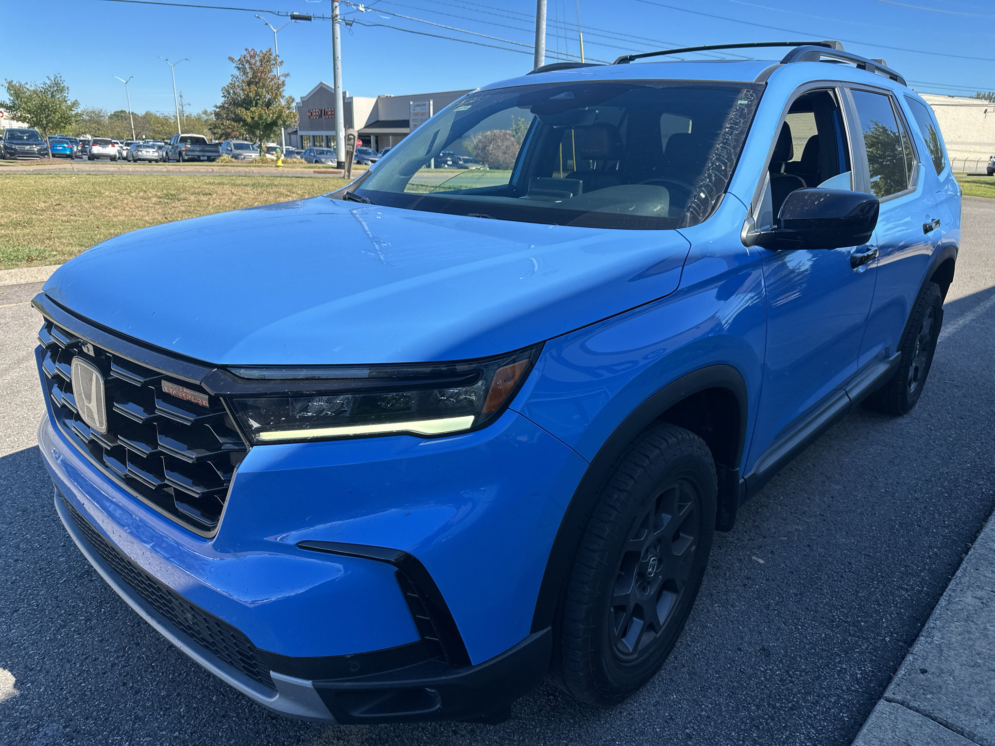 Used 2025 Honda Pilot TrailSport image 8