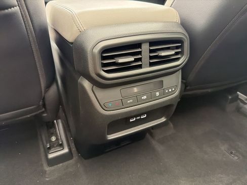 Certified 2023 Honda Pilot Touring image 39