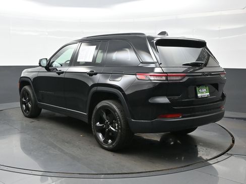 Used 2024 Jeep Grand Cherokee Altitude image 4