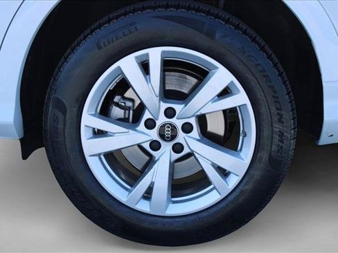 Certified 2025 Audi Q5 Premium w/ Convenience Package AWD/4WD image 16