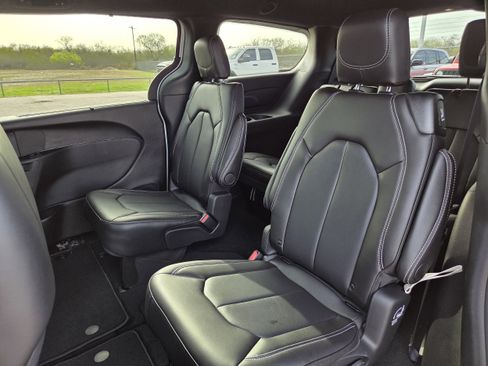 New 2026 Chrysler Voyager LX image 21