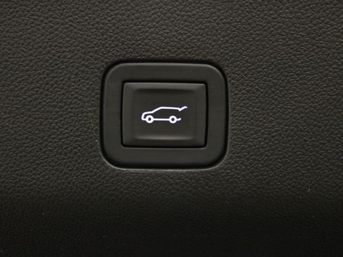 Used 2025 Chevrolet Suburban Z71 image 14