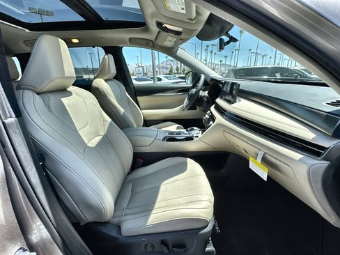 New 2025 INFINITI QX60 Luxe image 30