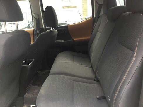 Used 2016 Toyota Tacoma SR5 w/ SR5 Appearance Package (SN) AWD/4WD image 7