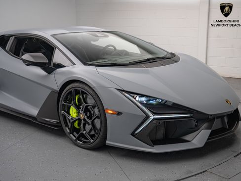 Used 2024 Lamborghini Revuelto image 3