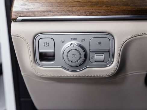 Used 2025 Mercedes-Benz GLS 63 AMG 4MATIC image 10