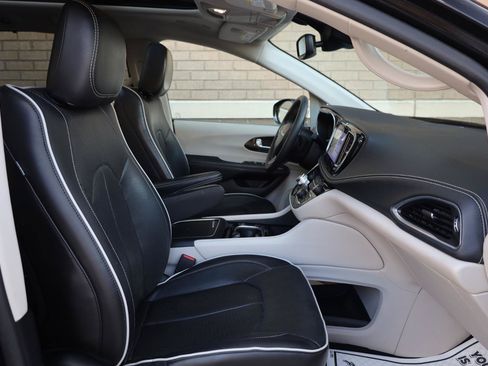 Used 2022 Chrysler Pacifica Limited FWD image 29