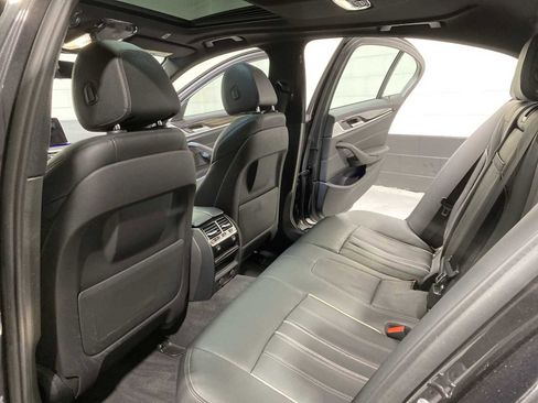 Used 2019 BMW 530e xDrive w/ Convenience Package image 12