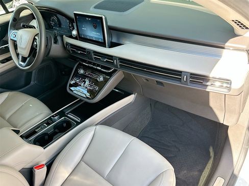 Used 2021 Lincoln Corsair FWD image 28