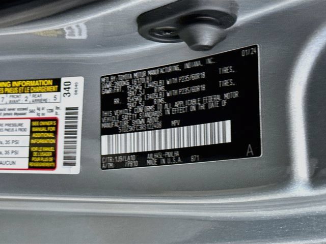 Used 2024 Toyota Sienna Limited AWD/4WD image 35