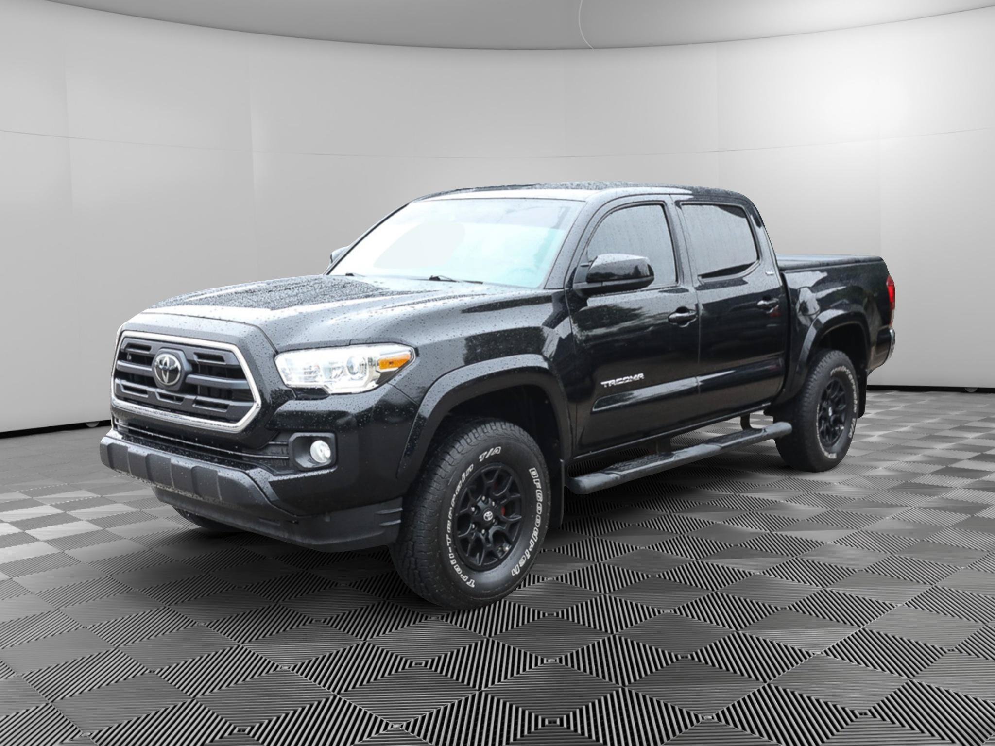 Used 2019 Toyota Tacoma SR5 AWD/4WD image 2
