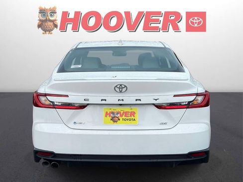 Used 2025 Toyota Camry SE w/ Convenience Package FWD image 8