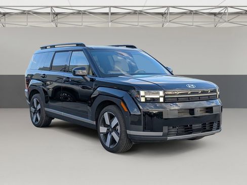 Used 2025 Hyundai Santa Fe Limited image 2