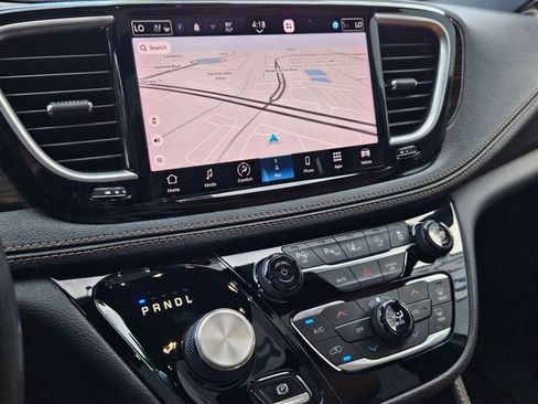 Used 2022 Chrysler Pacifica Pinnacle FWD image 17