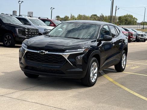 New 2026 Chevrolet Trax LS w/ LS Convenience Package FWD image 11